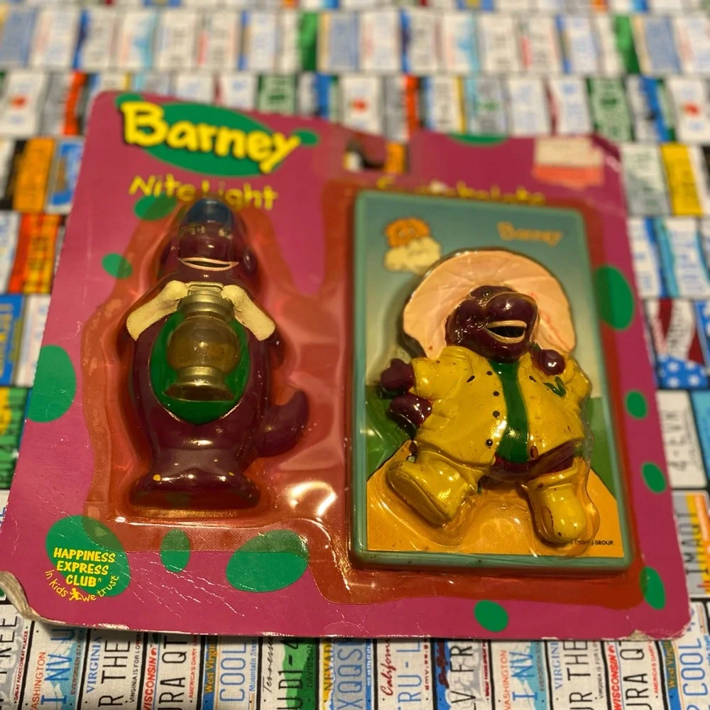 Barneys Purple and Yellow Night Light & switch plate Figurine Set. From 1992 - Picture 1 of 3